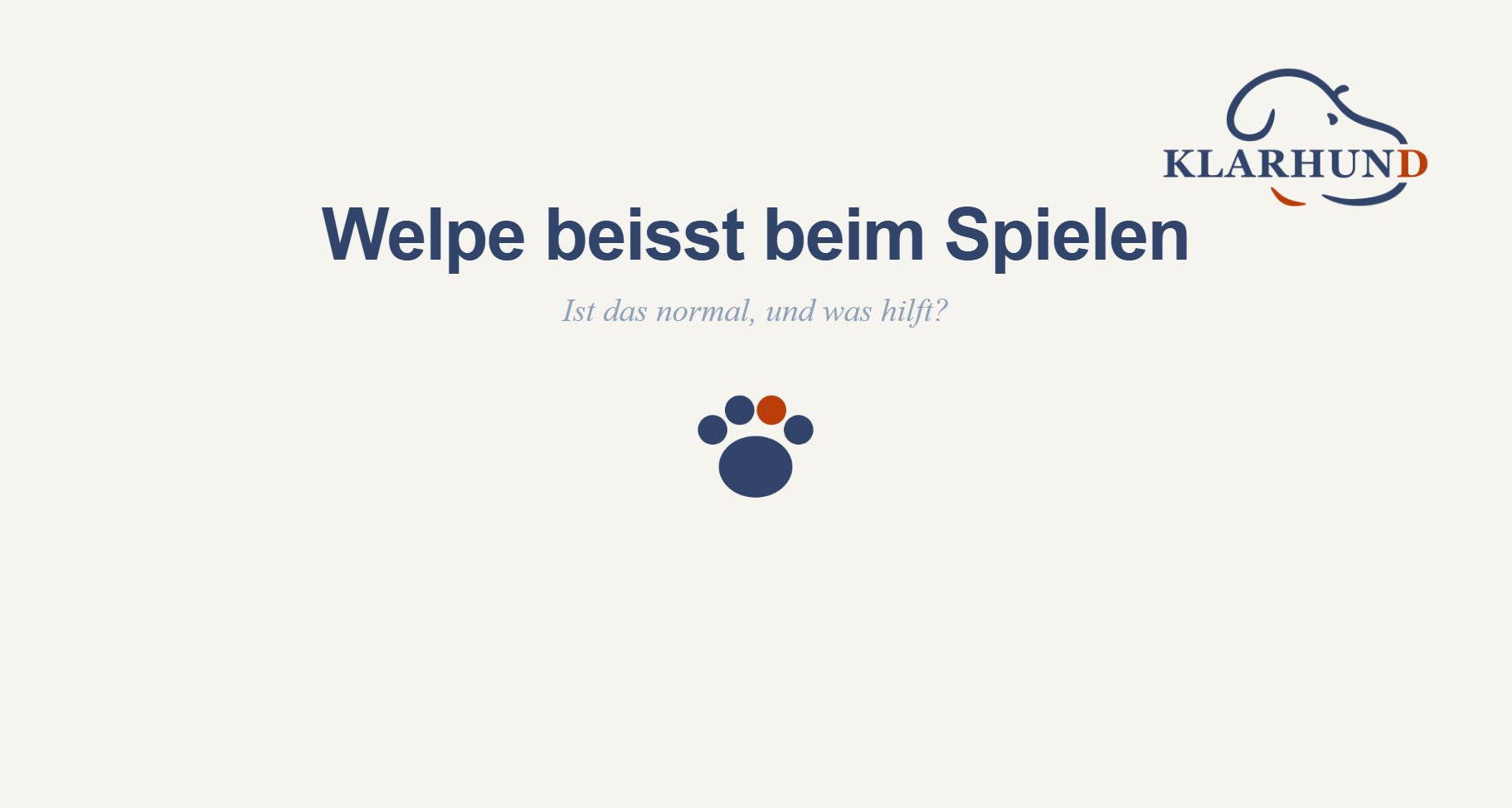 Welpe beisst beim Spielen
